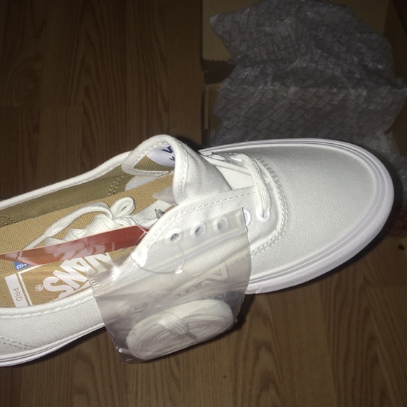 Authentics Pro True White Vans - Picture 5 of 5
